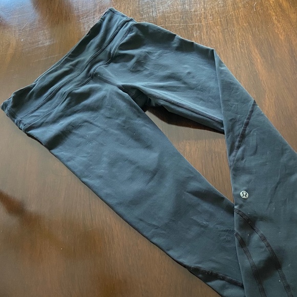 Lululemon Workout Fitness Leggings - Size 4 - Picture 1 of 5